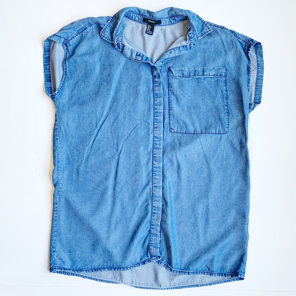 ⭐️3/$20⭐️FOREVER 21 Chambray Button Down Tunic